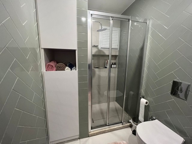 2+1 WOHNUNG ZUR MIETE IN EINER ANLAGE MIT POOL IM ZENTRUM VON ZYPERN GİRNE