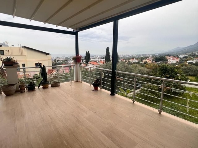 4+2 TRIPLEX-VILLA ZU VERKAUFEN MIT ATEMBERAUBENDEM BERGBLICK UND MEERBLICK IN ZYPERN GIRNE EDREMIT INNERHALB VON 1 DEZ. GRUNDSTÜCK