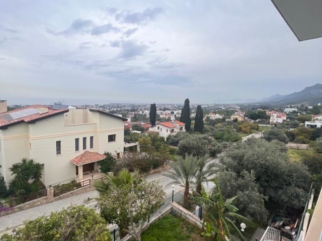 4+2 TRIPLEX-VILLA ZU VERKAUFEN MIT ATEMBERAUBENDEM BERGBLICK UND MEERBLICK IN ZYPERN GIRNE EDREMIT INNERHALB VON 1 DEZ. GRUNDSTÜCK