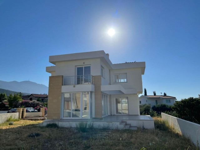 3+1 LUXURIOUS VILLA WITH MOUNTAIN AND SEA VIEW FOR SALE IN CYPRUS GIRNE YESILTEPE