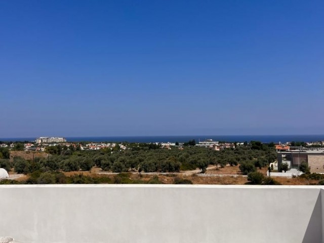 آپارتمان 2+1 و 3+1 برای فروش با تراس و باغ با منظره دریا در قبرس GIRNE ÇATALKÖY