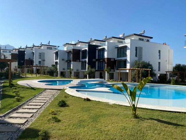 VOLLSTÄNDIG MÖBLIERTE 3+1 TRIPLEX-VILLA MIT POOL ZUM VERKAUF IN ZEYTİNLİK, GIRNE ZEYTİK, ZYPERN