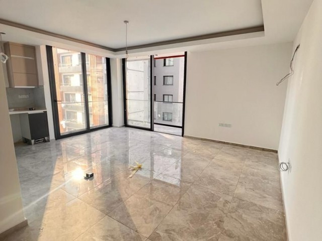 GİRNE MERKEZ'DE SATILIK DENİZ MANZARALI 2+1 DAİRE