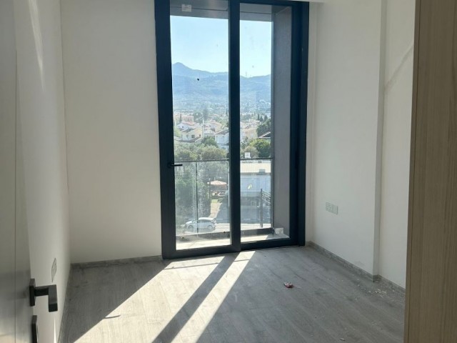 Girne Bellapais Yolu Üzerinde, Muhteşem Konumda, Dağ ve Deniz Manzaralı, Satılık 3+1 Penthouse