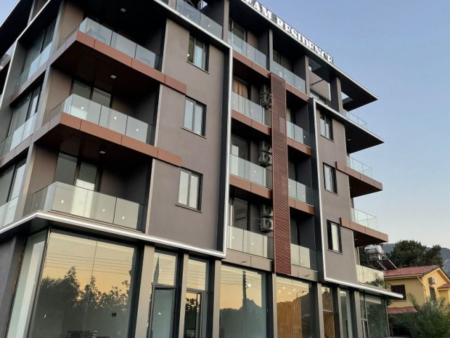 KIBRIS GİRNE BELLAPAİS YOLU ÜZERİNDE ÖZEL TERASLI VE TERASTA JAKUZİ ALT YAPISINA SAHİP, MUHTEŞEM  DAĞ  VE DENİZ MANZARALI SATILIK 3+1 PENTHOUSE DAİRE