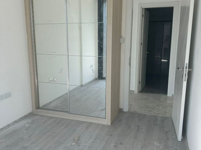 KIBRIS GİRNE BELLAPAİS YOLU ÜZERİNDE ÖZEL TERASLI VE TERASTA JAKUZİ ALT YAPISINA SAHİP, MUHTEŞEM  DAĞ  VE DENİZ MANZARALI SATILIK 3+1 PENTHOUSE DAİRE