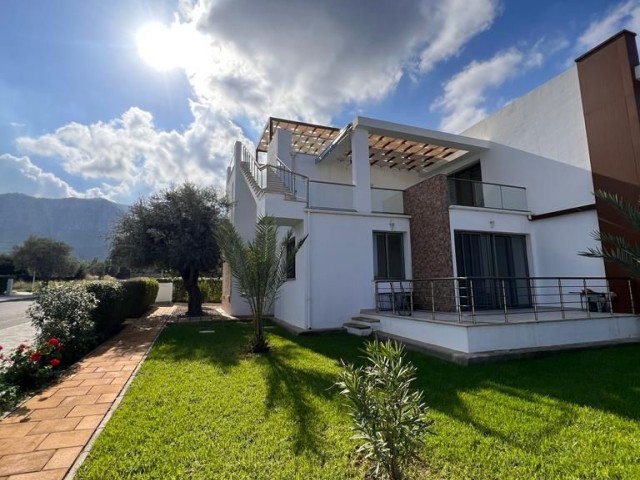 2+1 VILLA-ARTIGE WOHNUNGEN ZUM VERKAUF MIT PRIVATEM GARTEN UND GESAMTEM BADEZIMMER AUF EINEM GELÄNDE MIT POOL IN ZEYTİNLİK, GIRNE ZEYTİNK, ZYPERN