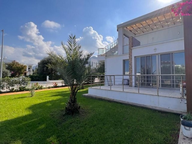 2+1 VILLA-ARTIGE WOHNUNGEN ZUM VERKAUF MIT PRIVATEM GARTEN UND GESAMTEM BADEZIMMER AUF EINEM GELÄNDE MIT POOL IN ZEYTİNLİK, GIRNE ZEYTİNK, ZYPERN