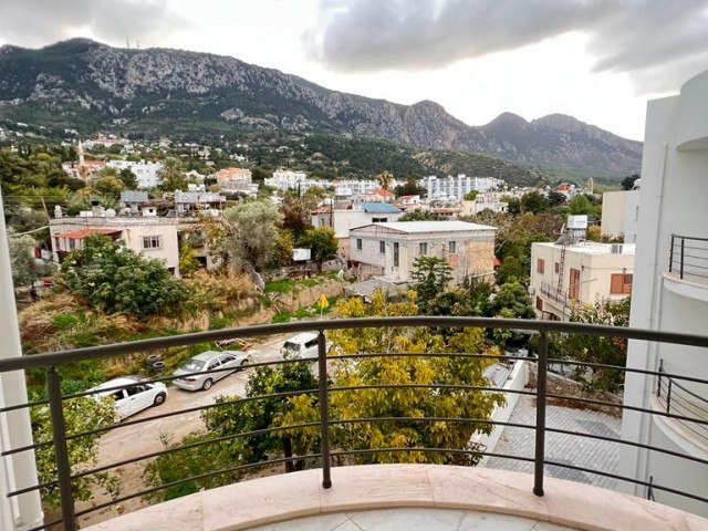 BEREIT ZUM EINZUG IN 3+1 WOHNUNG ZUM VERKAUF IN ZYPERN KYRENIA LAPTA REGION