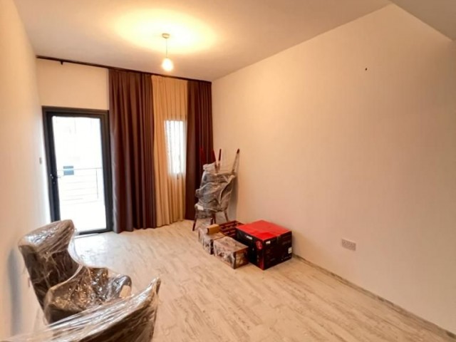 KIBRIS GİRNE LAPTA BÖLGESİNDE TAŞINMAYA HAZIR SATILIK 3+1 DAİRE