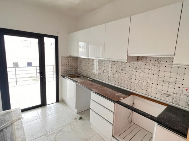 KIBRIS GİRNE LAPTA BÖLGESİNDE TAŞINMAYA HAZIR SATILIK 3+1 DAİRE