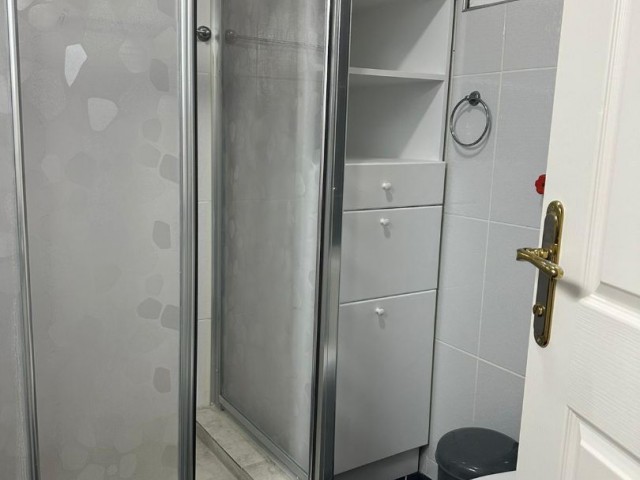 3+1 WOHNUNG ZU VERMIETEN IN EINEM GRUNDSTÜCK MIT POOL IM GIRNE CENTER, ZYPERN