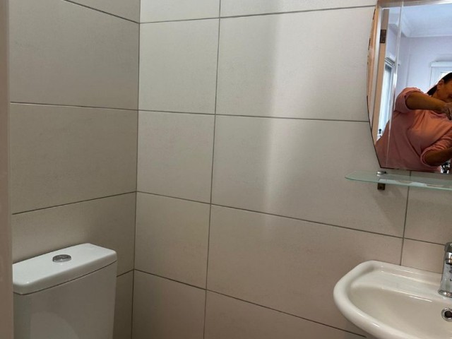 3+1 WOHNUNG ZU VERMIETEN IN EINEM GRUNDSTÜCK MIT POOL IM GIRNE CENTER, ZYPERN