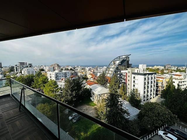 VOLLSTÄNDIG MÖBLIERTE 3+1-LUXUSWOHNUNG ZU VERMIETEN IM KYRENIA-ZENTRUM MIT ATEMBERAUBENDEM BERGBLICK UND MEERBLICK