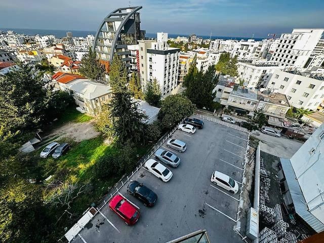 VOLLSTÄNDIG MÖBLIERTE 3+1-LUXUSWOHNUNG ZU VERMIETEN IM KYRENIA-ZENTRUM MIT ATEMBERAUBENDEM BERGBLICK UND MEERBLICK