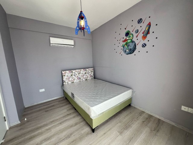 2+1 WOHNUNG ZU VERMIETEN MIT BERG- UND MEERBLICK IM KYRENIA CENTER