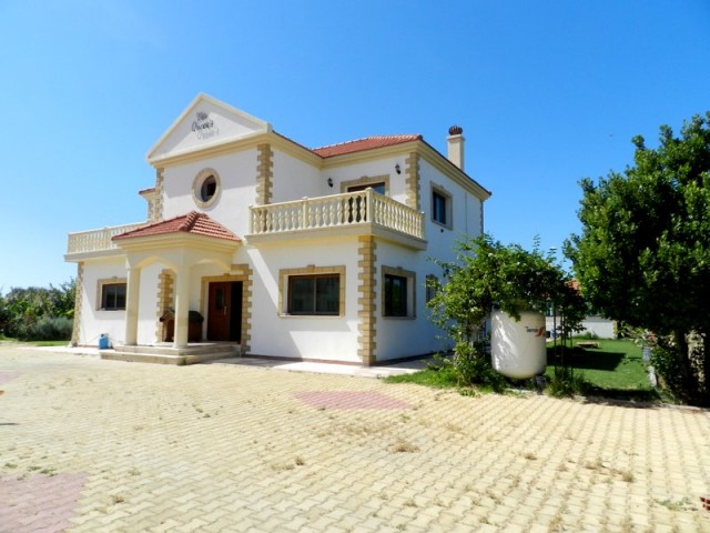 Alsancak'ta 4+1 satılık villa