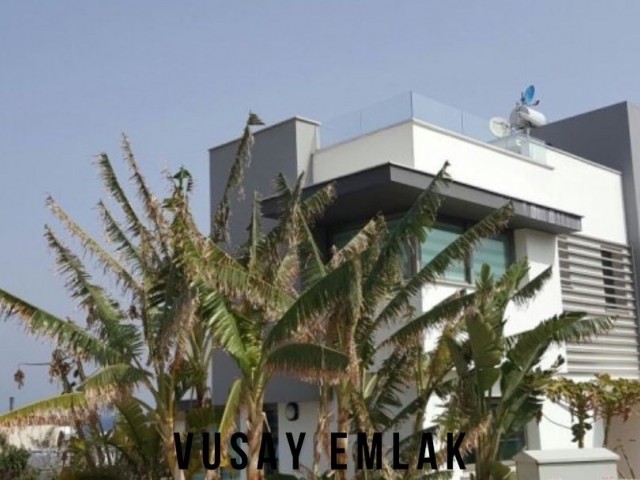 20m luxury villa with pool very close to the sea ** 