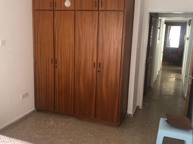 3+1 180m2 İçinde kiraci 400 stg 