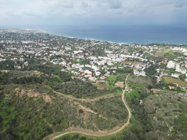 Grundstück zum Verkauf in Lapta mit Panoramablick auf die Berge und das Meer