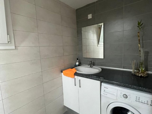 2 wc 90 m2 Poolanlage