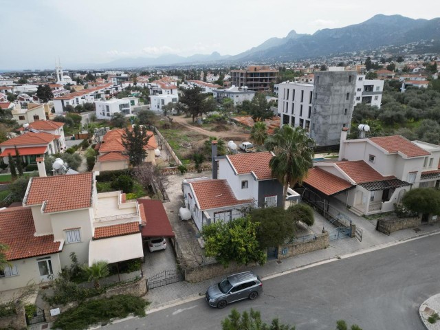 das Haus ist jetzt 2+1 aber 3 Zimmer können gemacht werden 