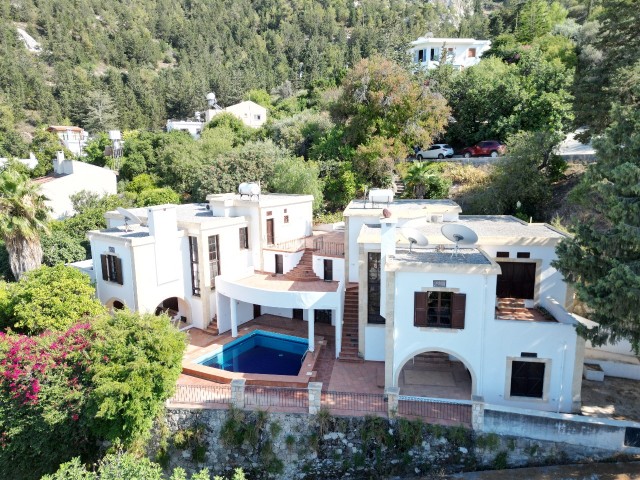 2 inns ( 2 villas ) for sale in a land with an unbeatable view