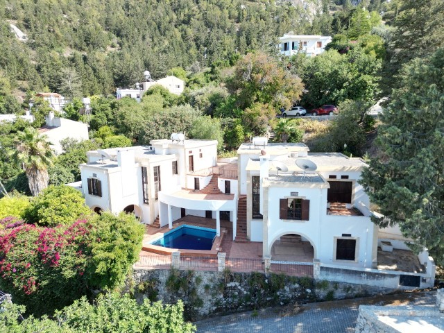 2 inns ( 2 villas ) for sale in a land with an unbeatable view