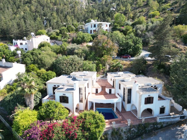 2 inns ( 2 villas ) for sale in a land with an unbeatable view