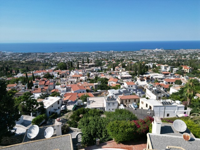 2 Gasthöfe (2 Villen) zum Verkauf auf einem Grundstück mit unschlagbarer Aussicht