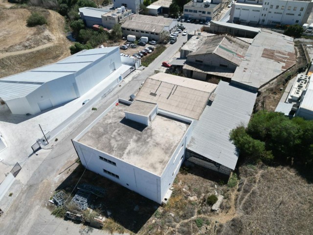 A total of 1480 square meters of closed area that can be used as a warehouse/manufactory for sale within 2 plots of land with Turkish cocotte.