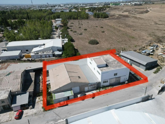 A total of 1480 square meters of closed area that can be used as a warehouse/manufactory for sale within 2 plots of land with Turkish cocotte.
