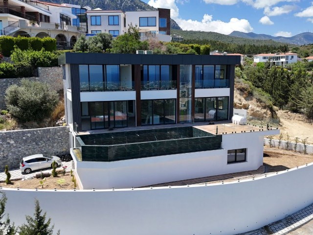 ULTRA-LUXUSVILLA KAPANAMZ MIT MEER- UND BERGBLICK