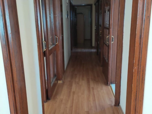 3+1 APARTMENT FOR RENT IN THE CENTRAL LOCATION OF KAYMAKLI ! ** 