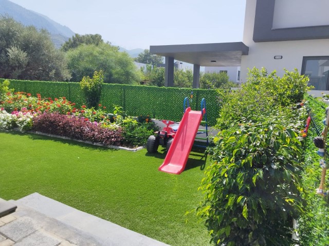 LUXURIÖSE VILLA MIT MEER- UND BERGBLICK IN EDREMIT