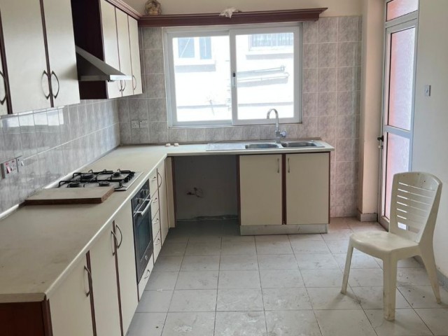 3+1 FLAT IN KÜÇÜK KAYMAKLI AREA