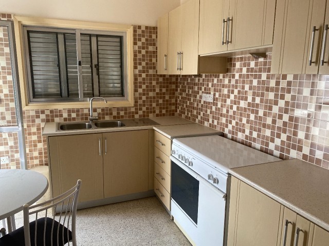 3 BEDROOM CLEAN FLAT FOR SALE WITH INVESTMENT OPPORTUNITY ** 