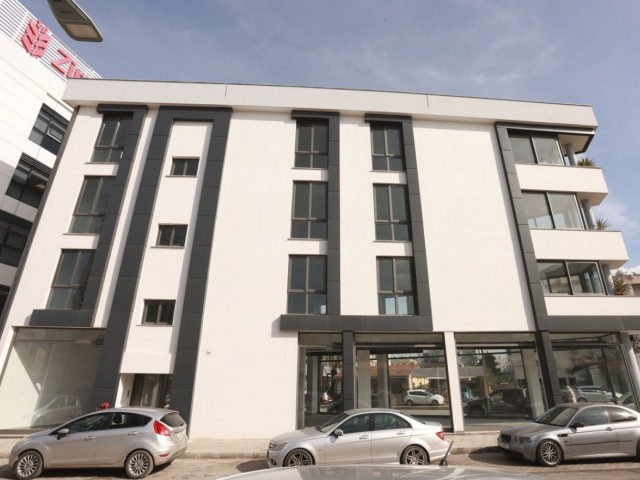 Complete building for rent on the main street in Küçük Kaymaklı, which can be used as a workplace