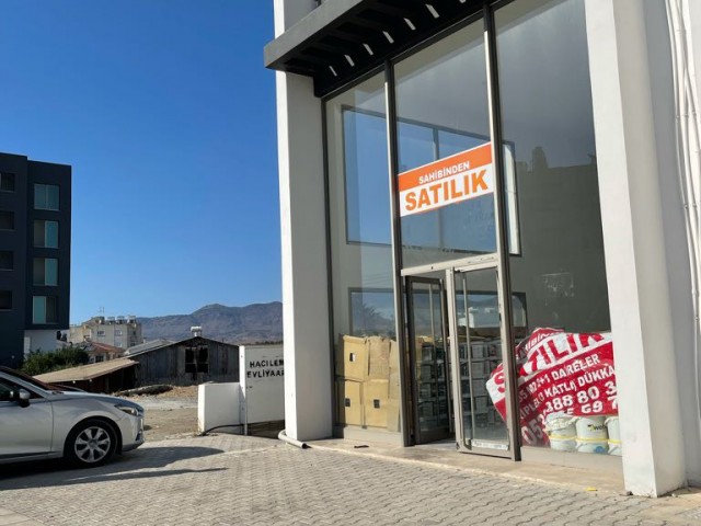 SHOP MIT LAGER AUF DER AUTOBAHN IN GEHRUNG ** 