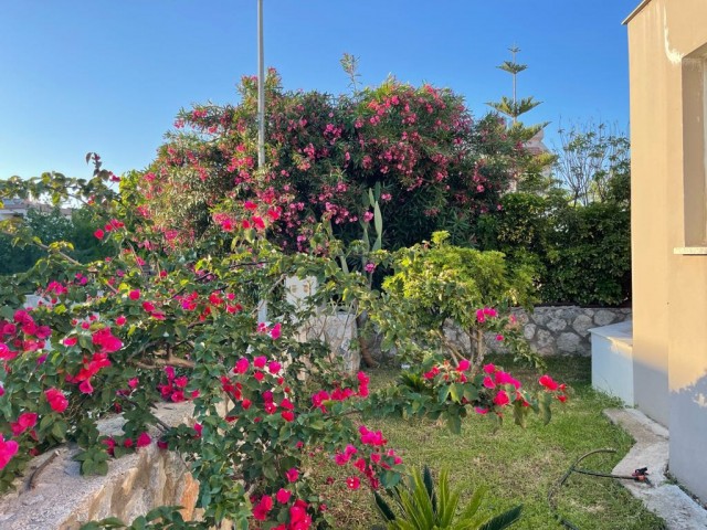 VILLA zu verkaufen in OZANKÖY 100 m von der Hauptstraße ** 