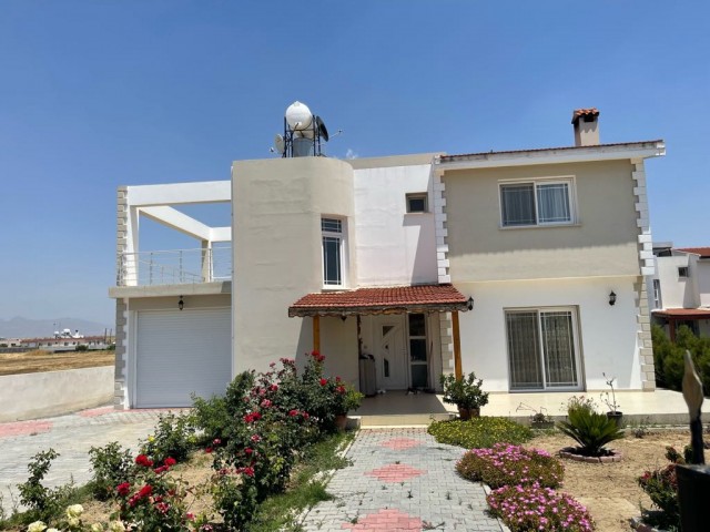 FULLY DETACHED VILLA IN ALAYKOY Dec ON A PLOT OF 800 m2 ** 