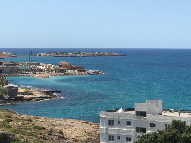 ZUM VERKAUF IN KYRENIA ZENTRUM MIT MEERBLICK 3 + 1 ** 