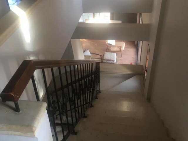 KERMİYADA SATILIK 530 m2 ARSA İÇERİSİNDE HAVUZLU VİLLA