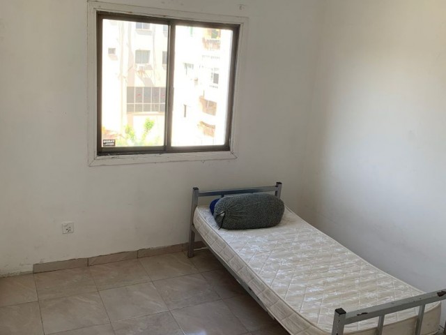 ZU VERKAUFEN IN NIKOSIA DEREOYUN ((SCHNÄPPCHEN-PREIS GELEGENHEIT WOHNUNG)) 2 + 1 WOHNUNG ** 