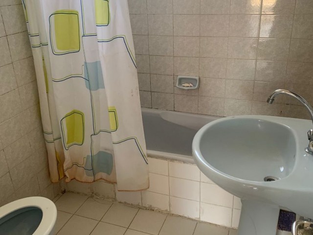 ZU VERKAUFEN IN NIKOSIA DEREOYUN ((SCHNÄPPCHEN-PREIS GELEGENHEIT WOHNUNG)) 2 + 1 WOHNUNG ** 