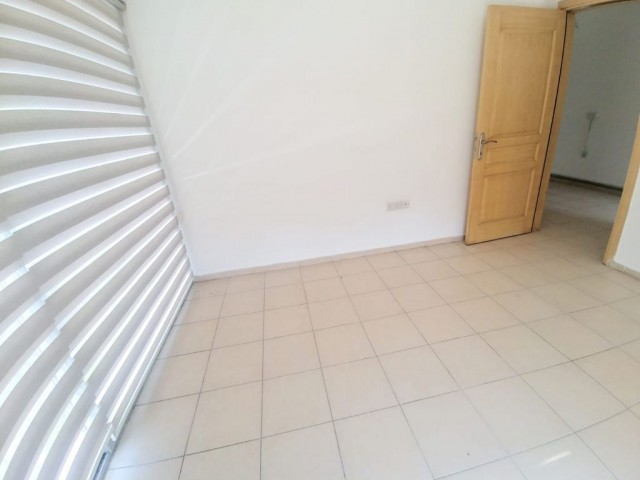 Girne'nin Merkezinde Kiralık 2+1 Ofis