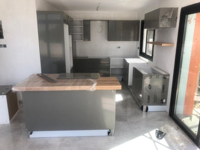 TRNC KYRENIA OZANKÖY ZU VERKAUFEN 5+1 TRIPLEX VILLEN ** 