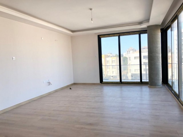 KKTC GİRNE MERKEZDE SATILIK 3+1 DAİRE