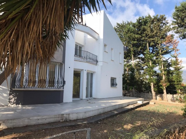 Villa with garden for rent in Kyrenia Karaoglan!