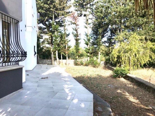 Villa mit Garten zu vermieten in Kyrenia Karaoğlan!